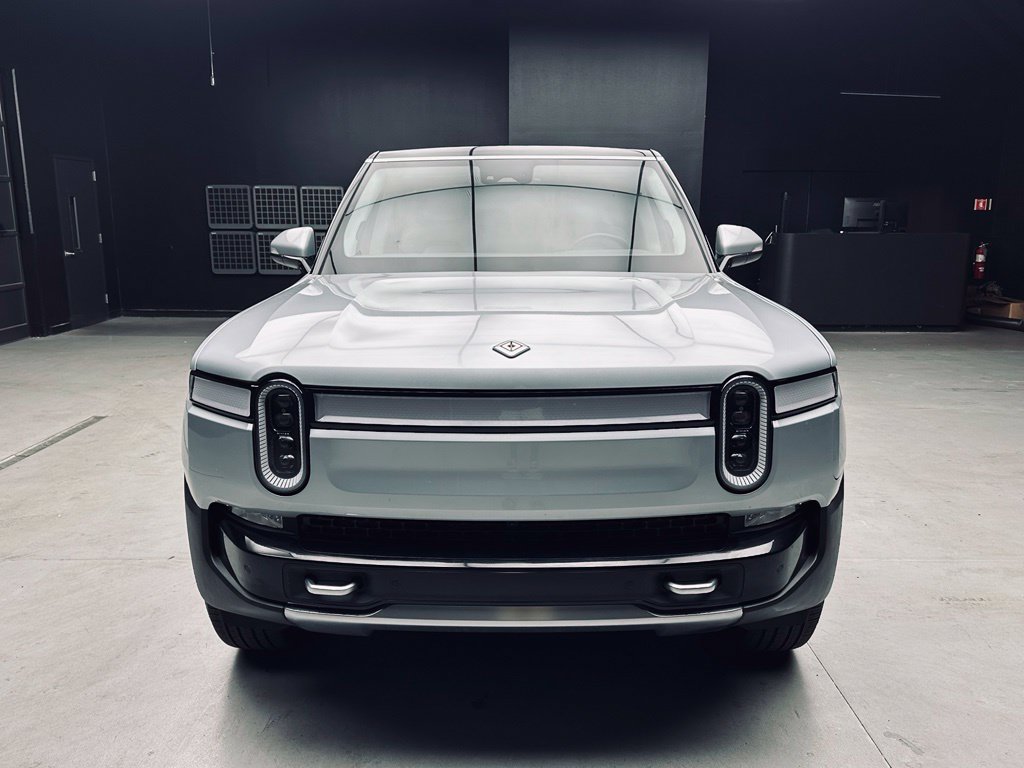 Used 2024 Rivian R1S Adventure Dual AWD/4WD image 12
