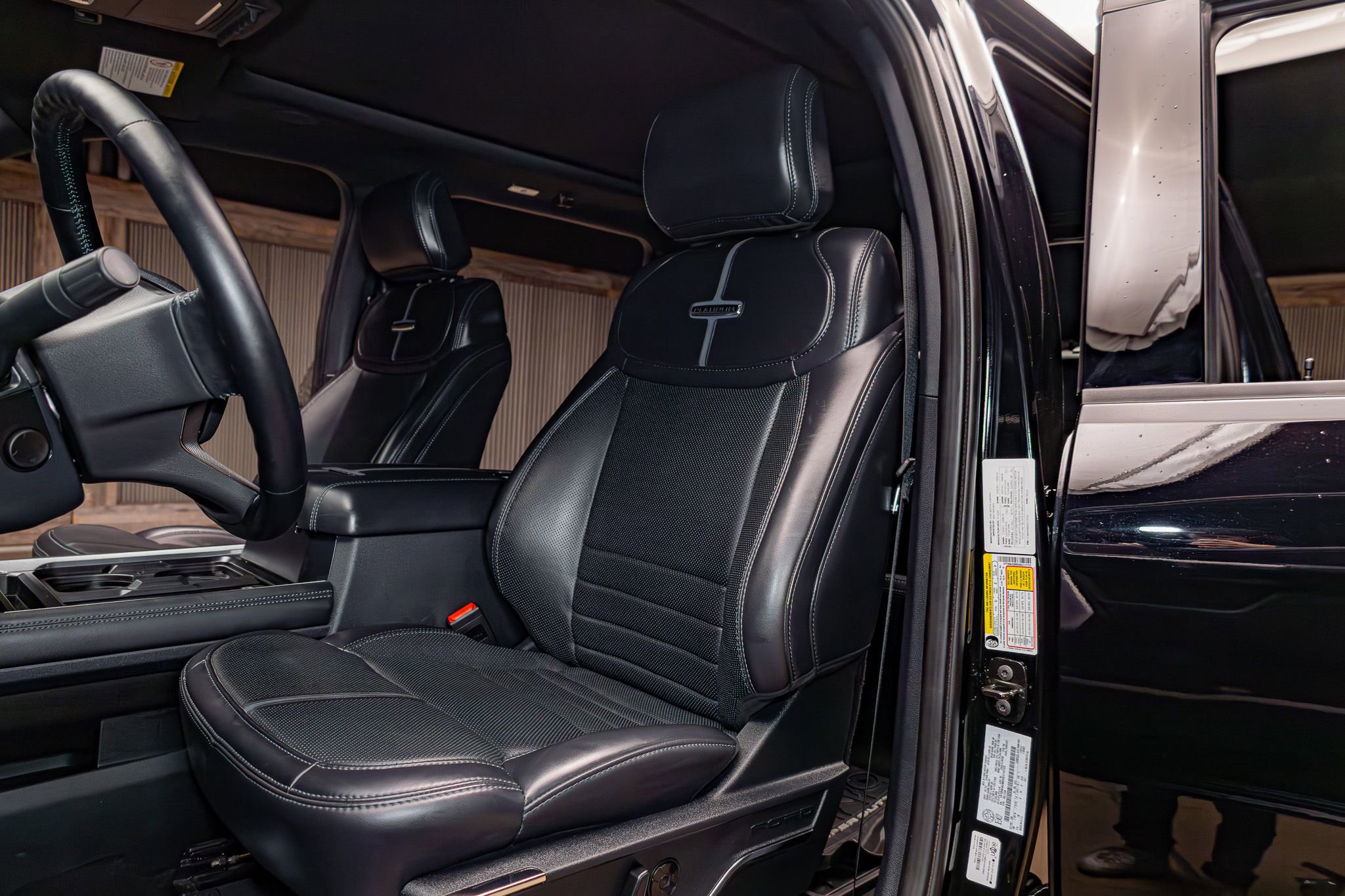 Used 2025 Ford F450 Platinum w/ FX4 Off-Road Package image 23