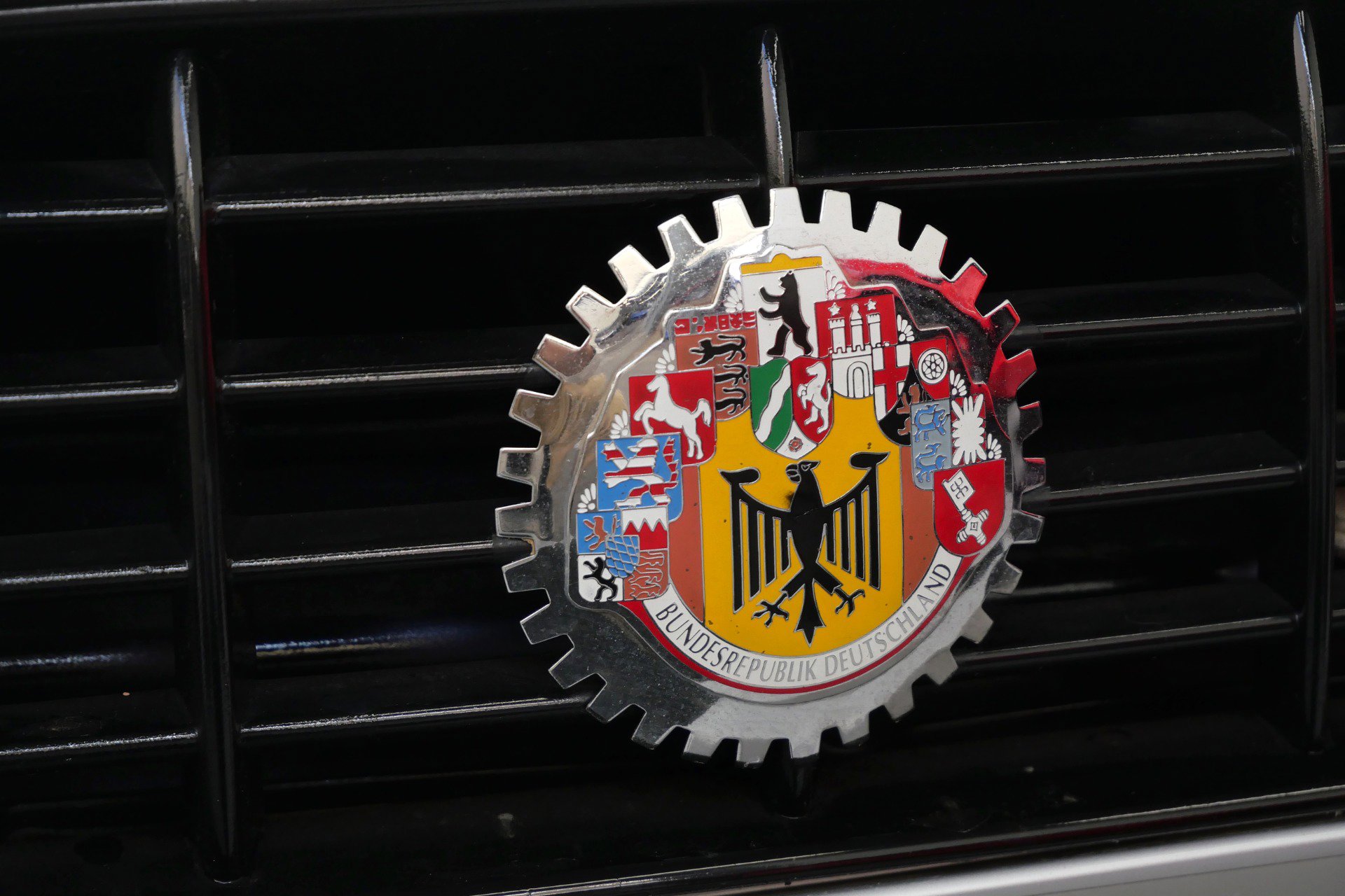 Used 2002 BMW Z8 RWD image 31