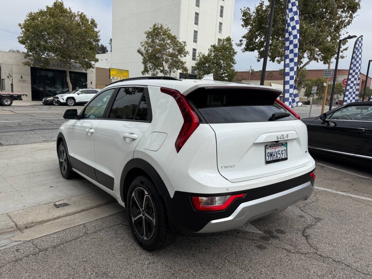 Used 2024 Kia Niro EX FWD image 12