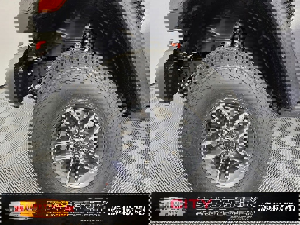 New 2025 Jeep Gladiator Mojave image 9