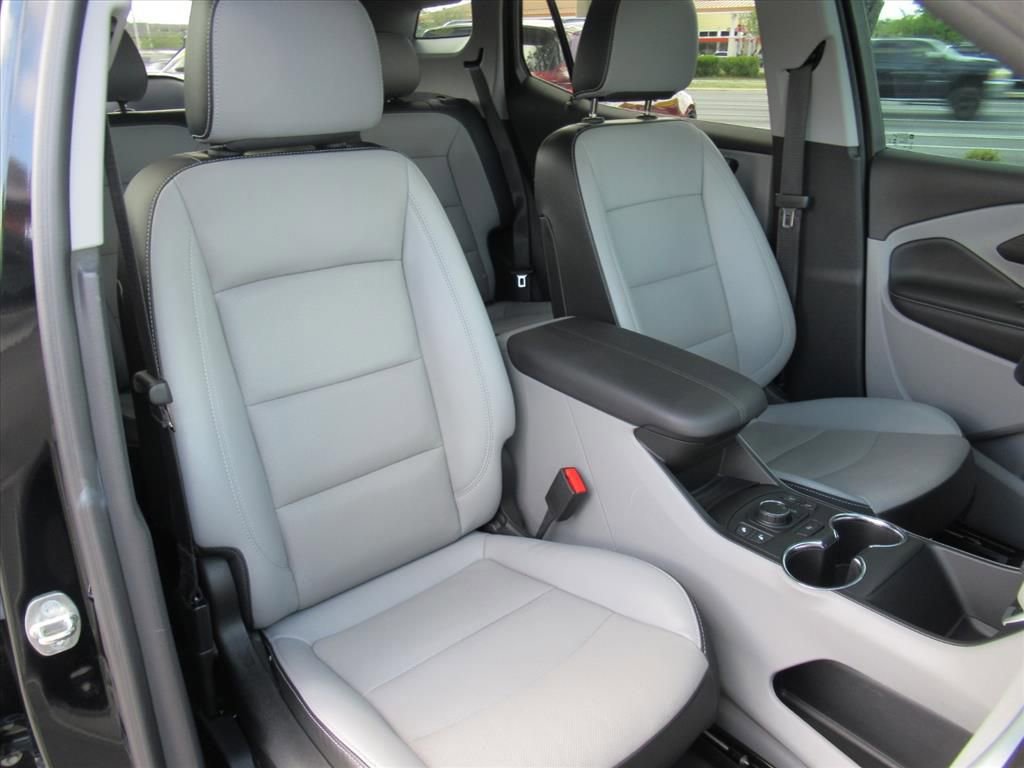 Used 2023 GMC Terrain SLT w/ Infotainment Package II FWD image 9