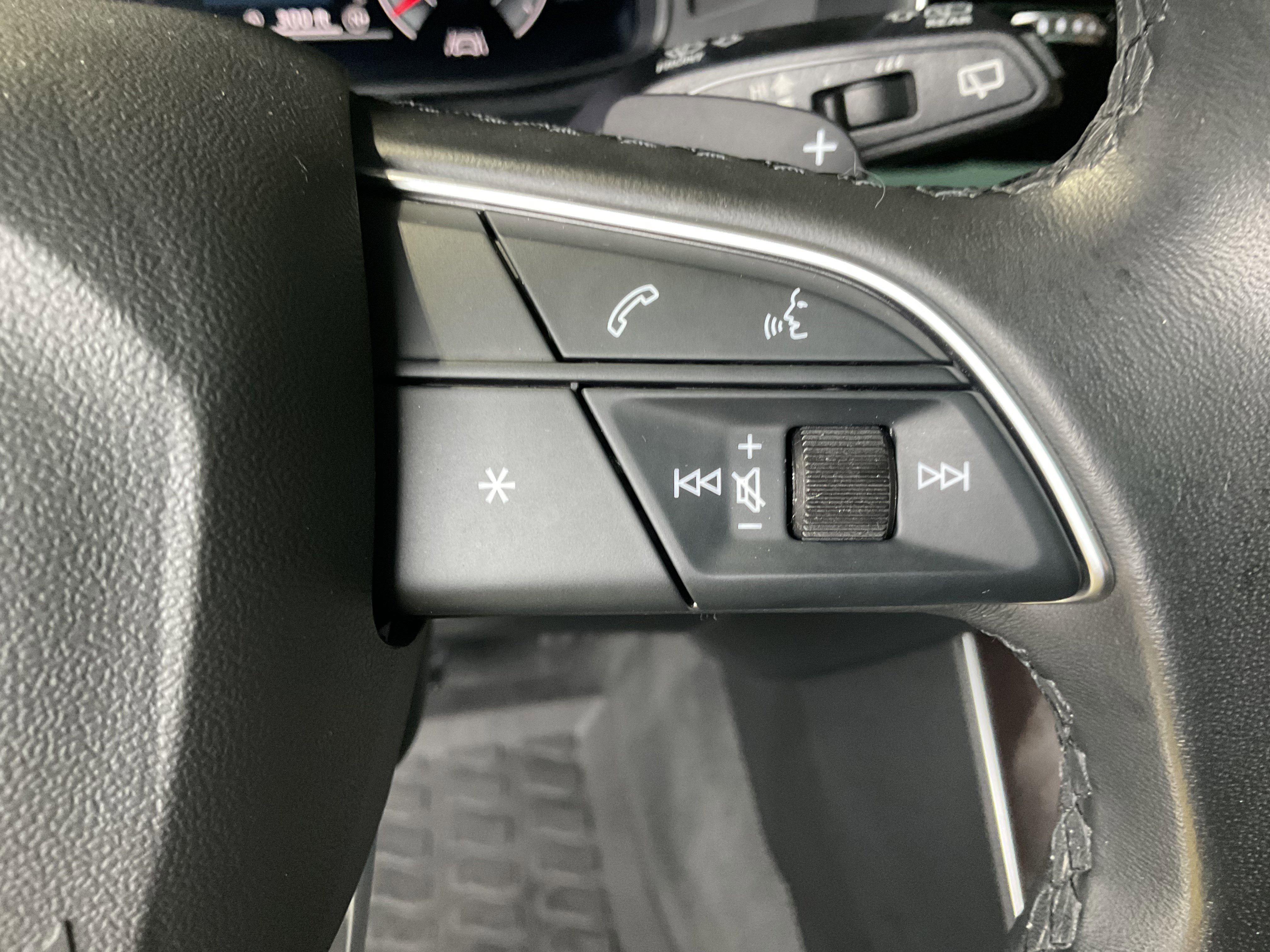 Used 2022 Audi Q8 Premium w/ Convenience Package AWD/4WD image 33