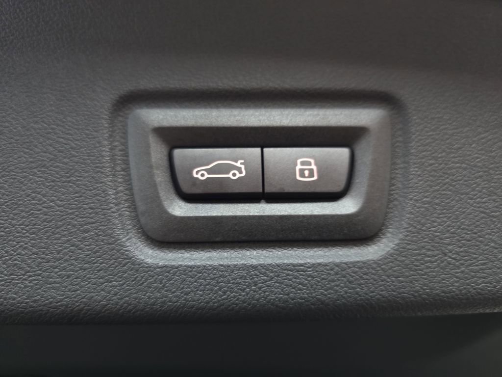 Used 2025 BMW i4 xDrive40i w/ M Sport Package image 16