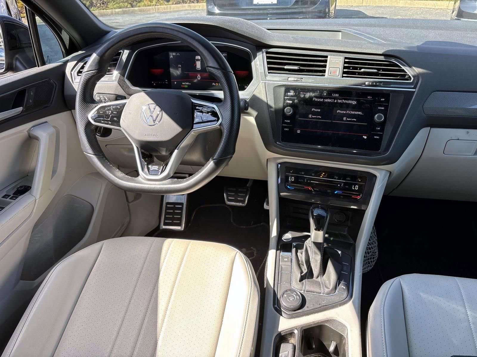 Used 2023 Volkswagen Tiguan SE R-Line image 30