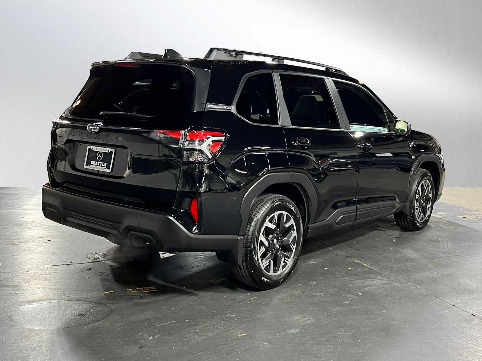 Used 2025 Subaru Forester Premium image 3