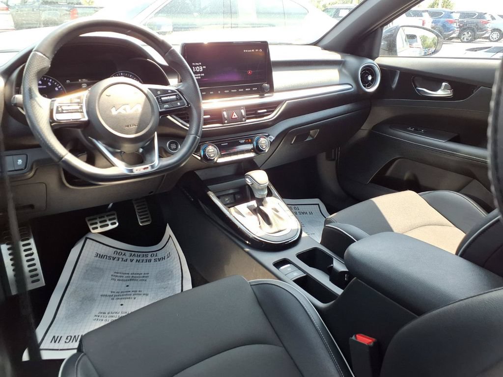 Used 2023 Kia Forte GT-Line w/ GT-Line Technology Package FWD image 5