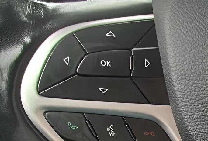 Used 2019 Jeep Grand Cherokee Limited AWD/4WD image 5