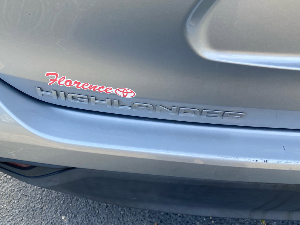 Used 2021 Toyota Highlander XLE image 12