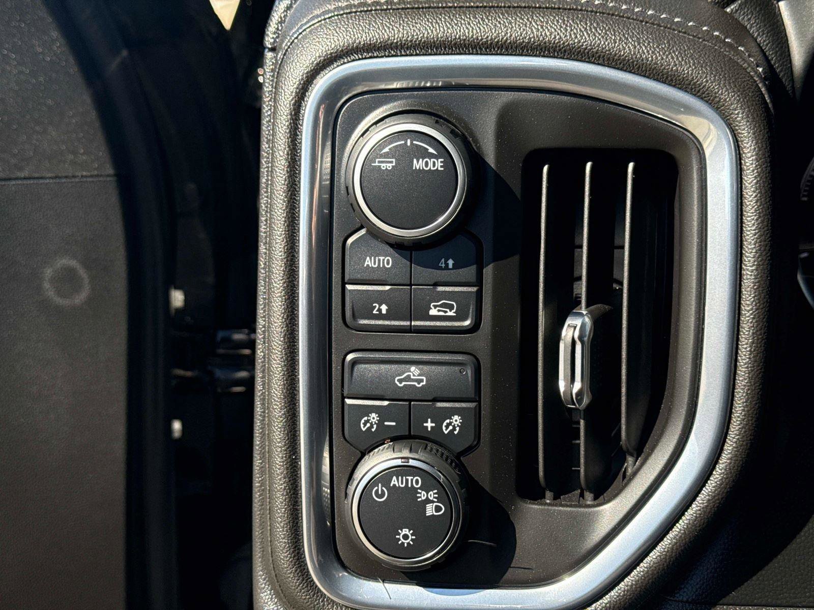 Used 2022 Chevrolet Silverado 1500 LT image 30