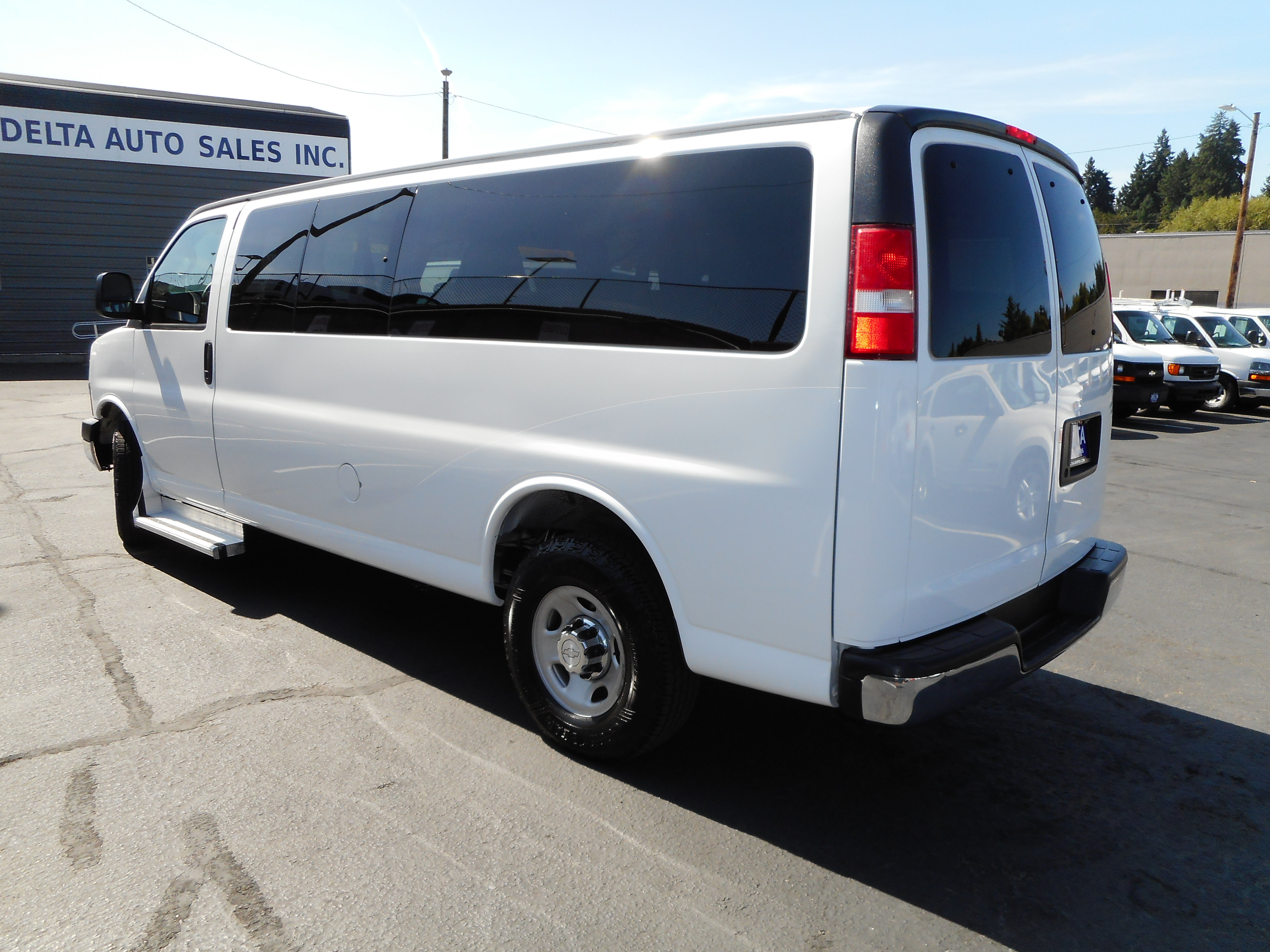 Used 2016 Chevrolet Express 3500 LT w/ LT Preferred Equipment Group RWD image 9
