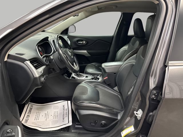 Used 2018 Jeep Cherokee Latitude Plus w/ Comfort/Convenience Group image 9