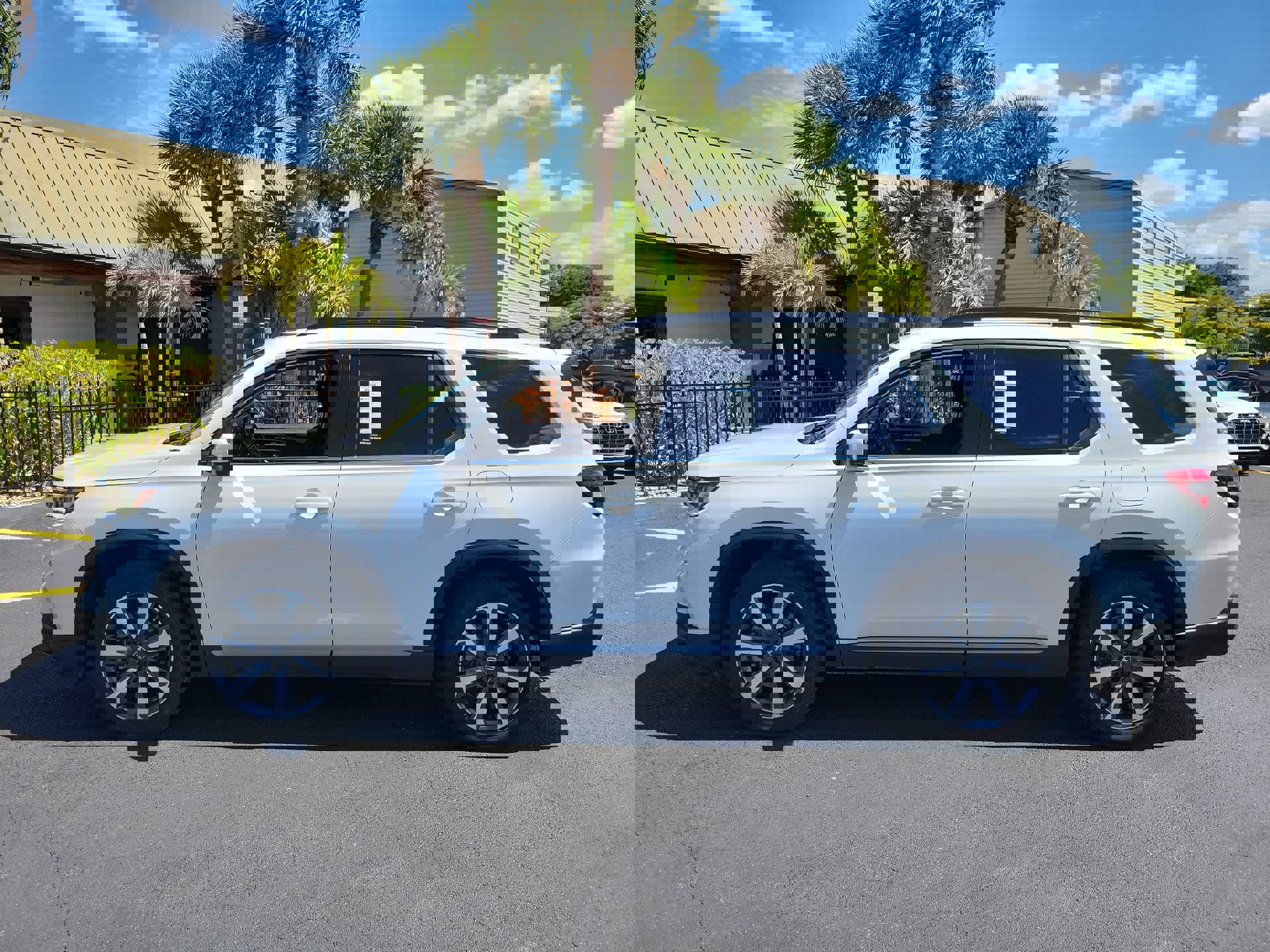 Used 2025 Honda Pilot Touring image 8