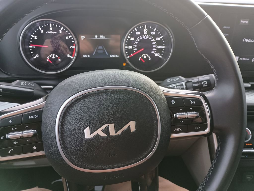 Used 2024 Kia Carnival LX image 21