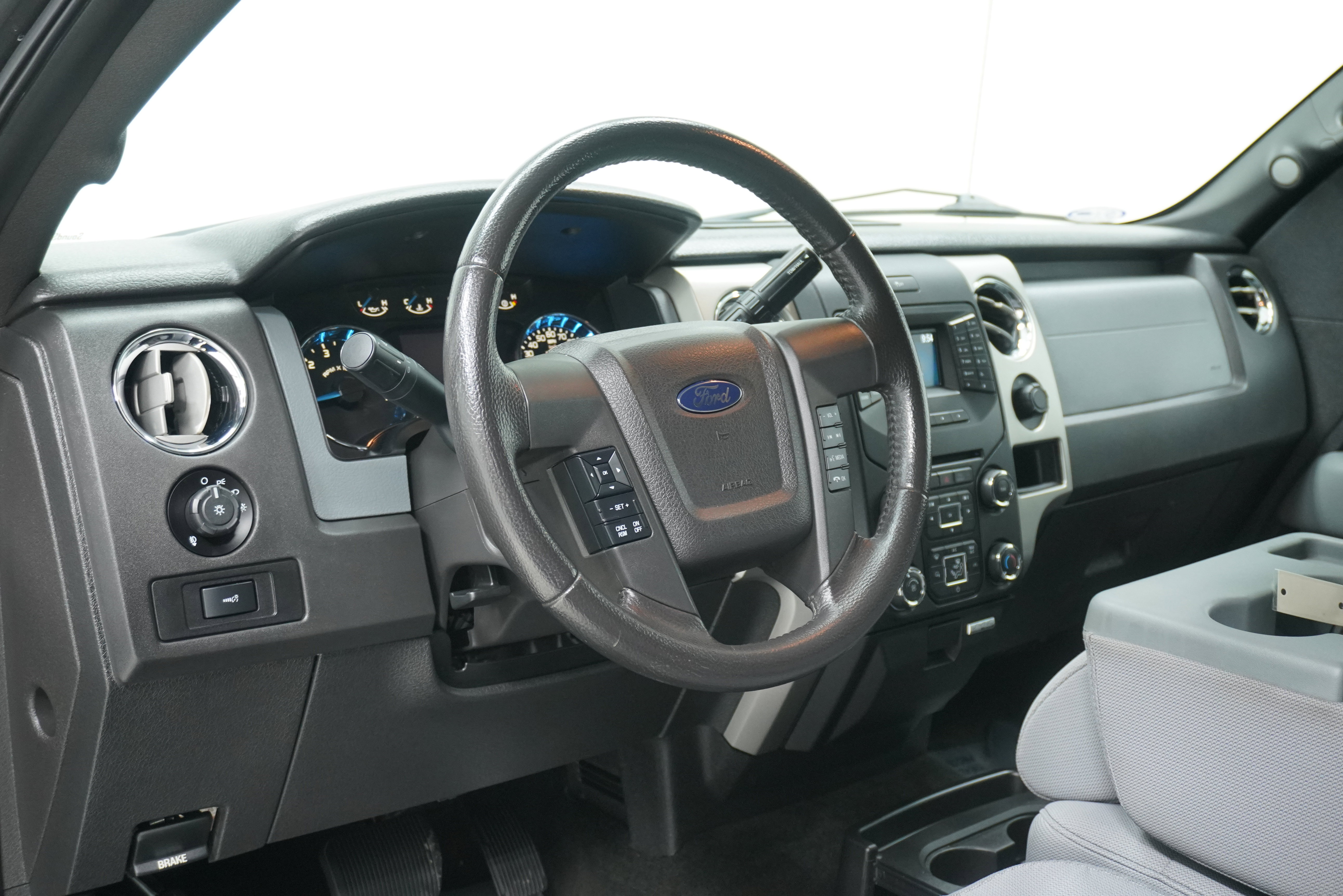 Used 2013 Ford F150 XLT w/ XLT Chrome Pkg image 9