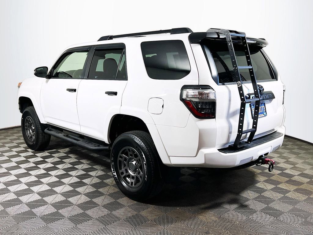 Certified 2020 Toyota 4Runner Venture w/ Moonroof Package AWD/4WD image 6