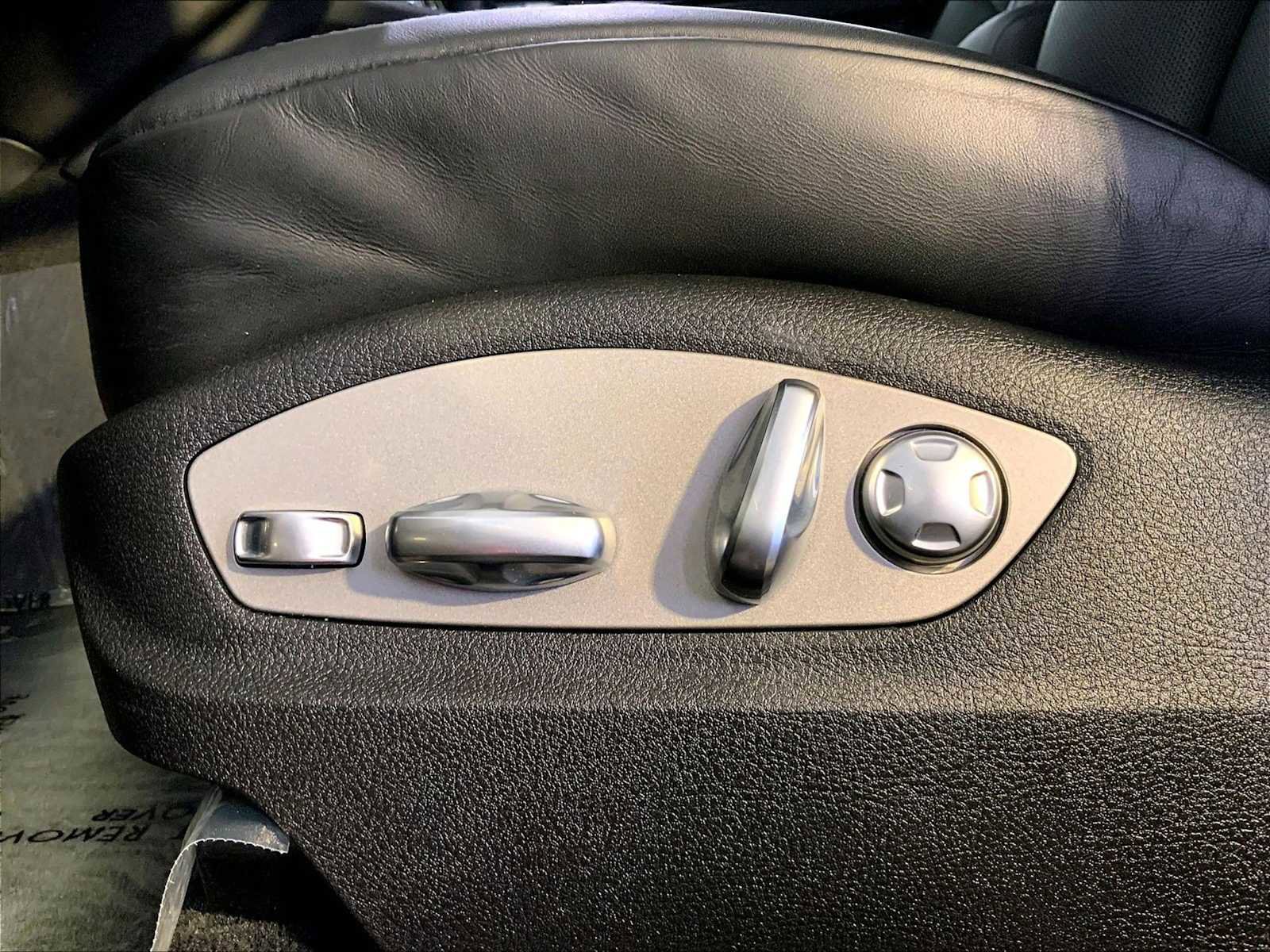 Used 2025 Porsche Macan image 39