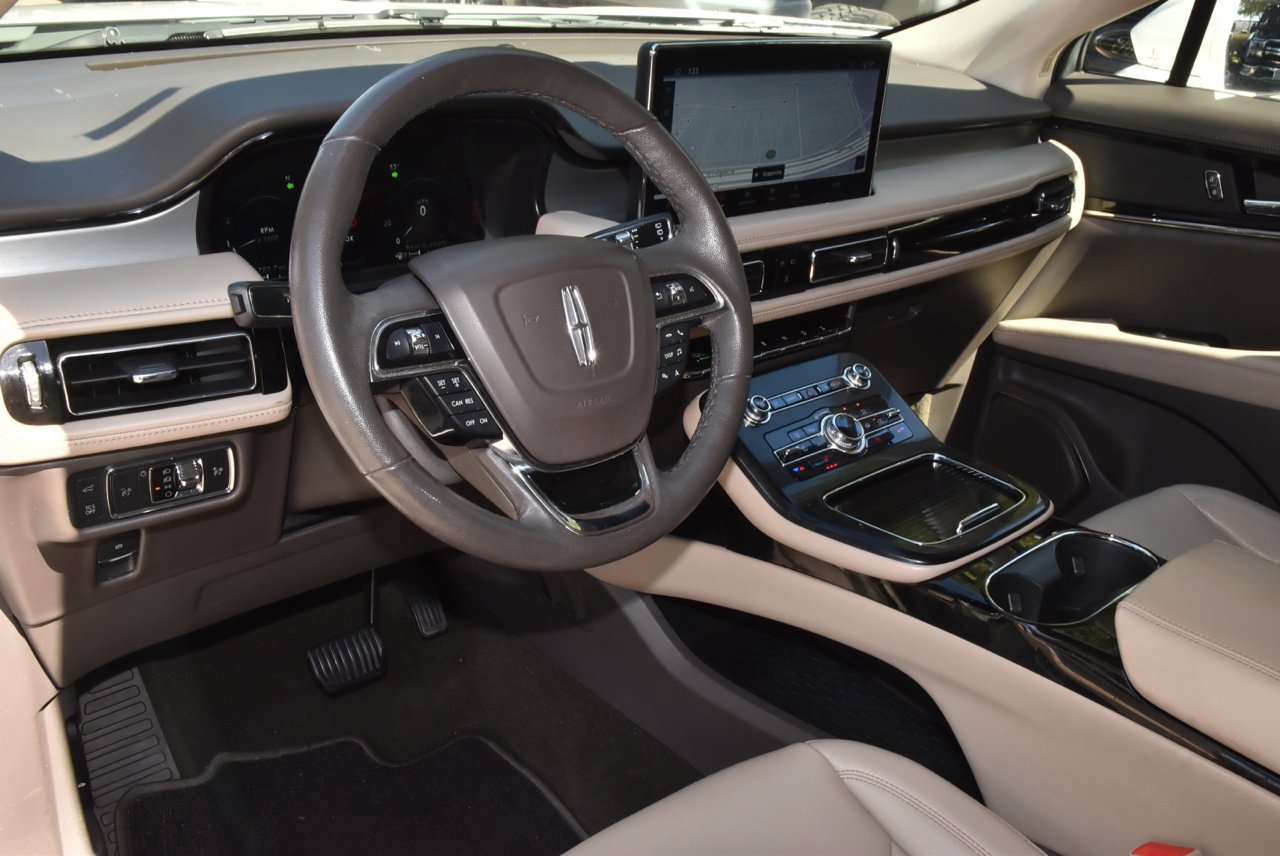 Used 2022 Lincoln Nautilus FWD w/ Premium Package image 32