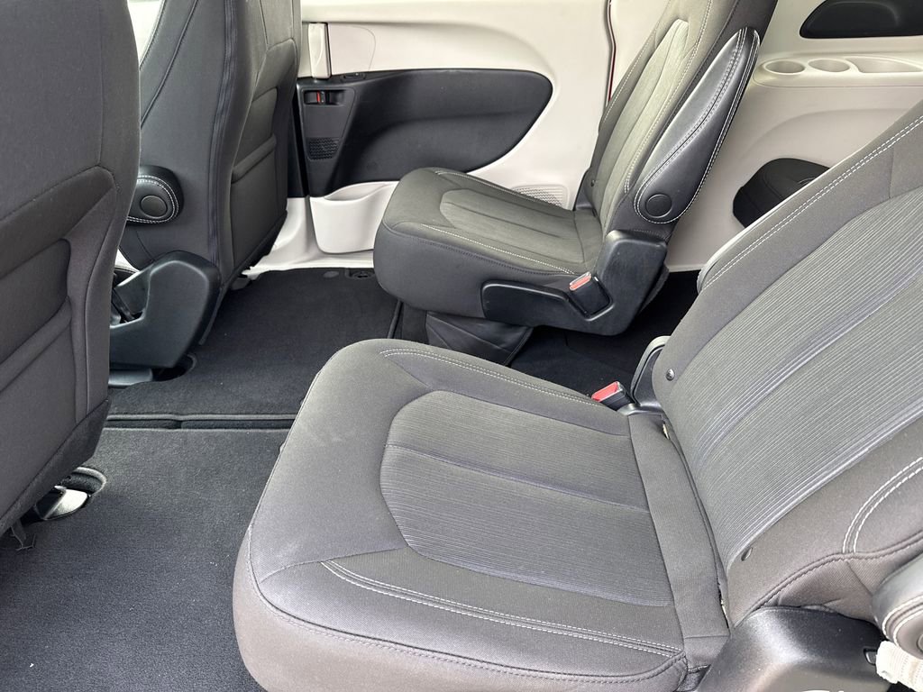 Used 2023 Chrysler Voyager LX image 17