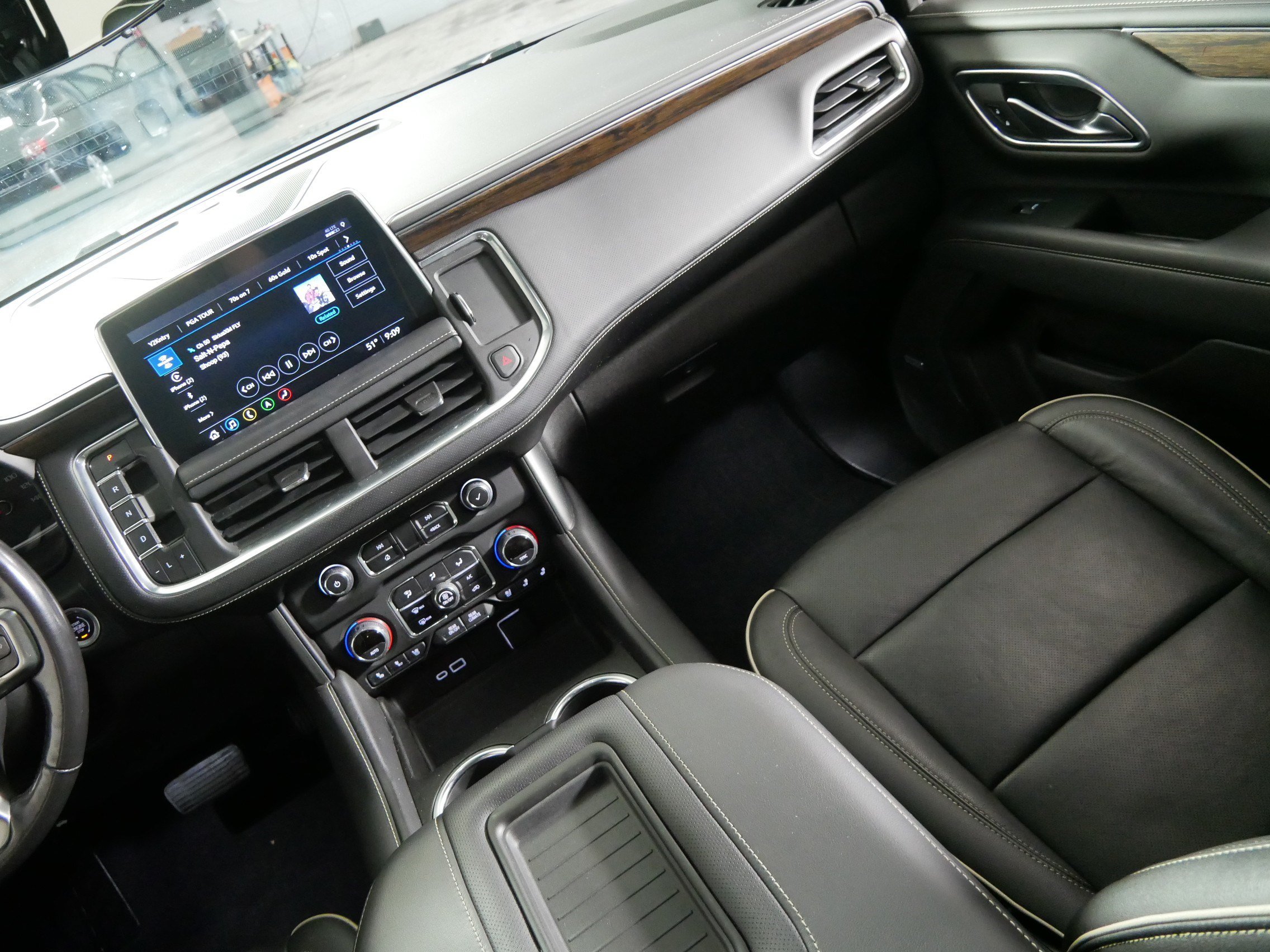 Used 2021 Chevrolet Tahoe Premier w/ Premium Package AWD/4WD image 11