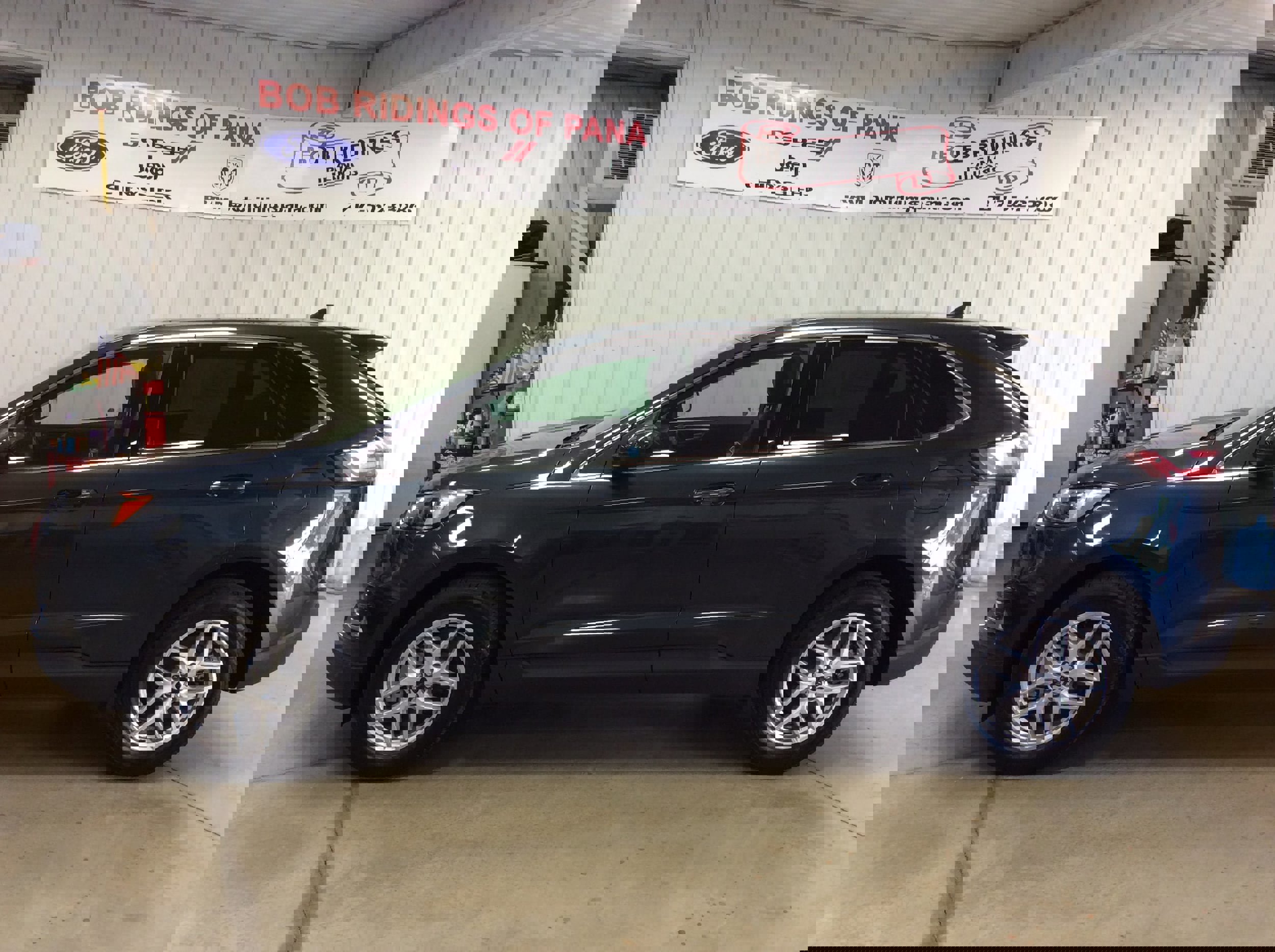 Used 2024 Ford Edge SEL w/ Convenience Package image 2