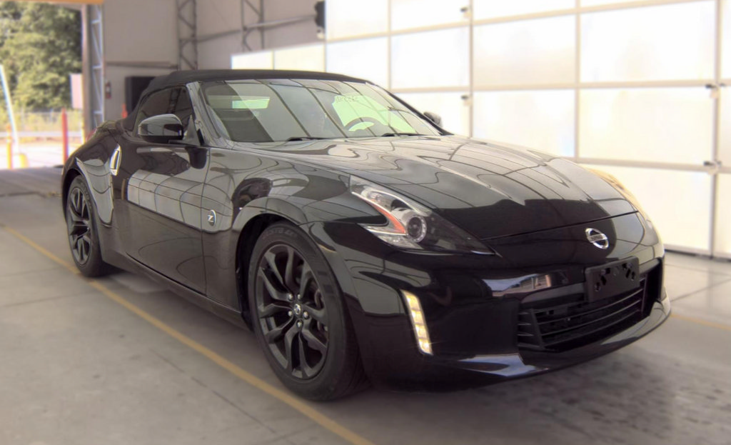 Used 2019 Nissan 370Z Touring RWD image 4