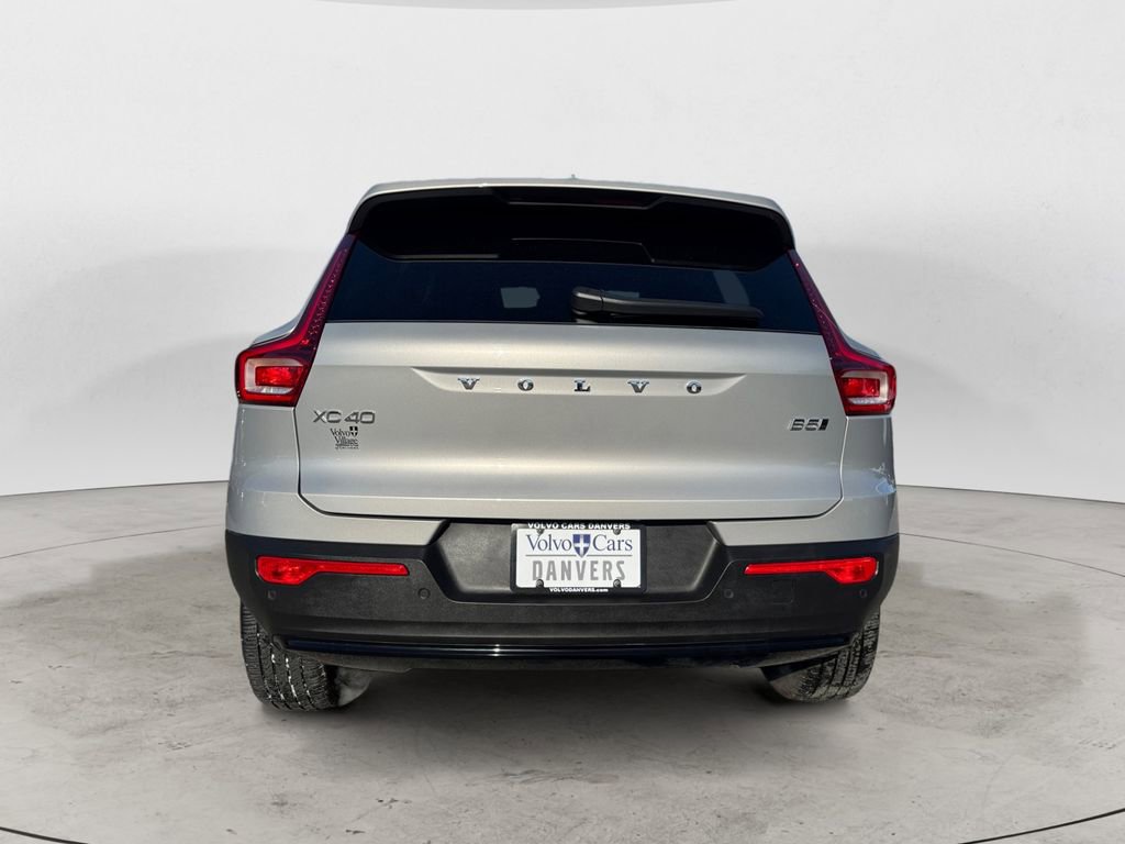 Certified 2025 Volvo XC40 B5 Plus image 4