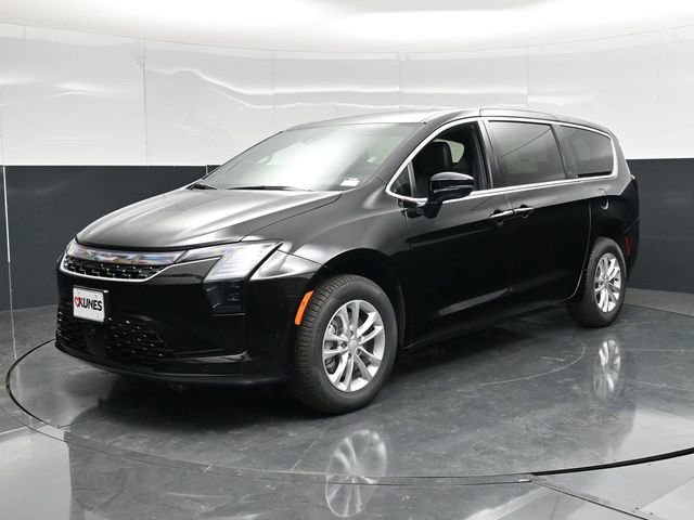 New 2027 Chrysler Pacifica Select AWD/4WD image 3