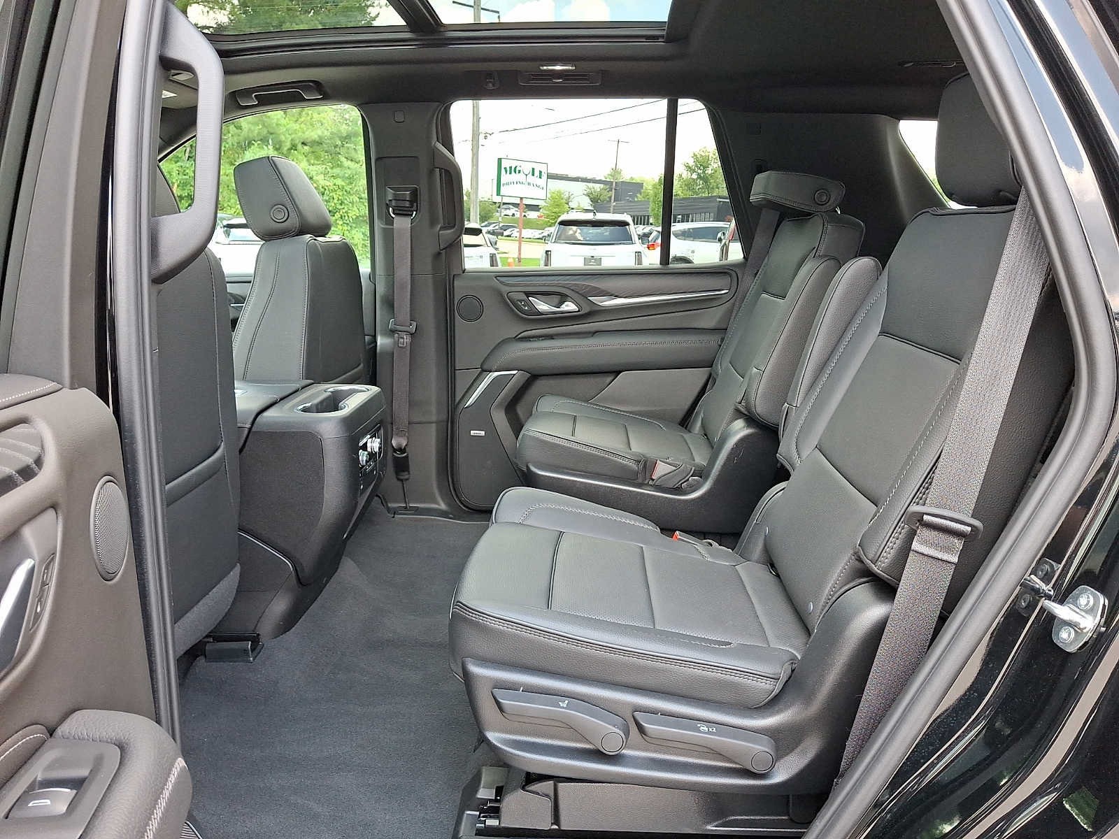 Used 2024 GMC Yukon Denali AWD/4WD image 23