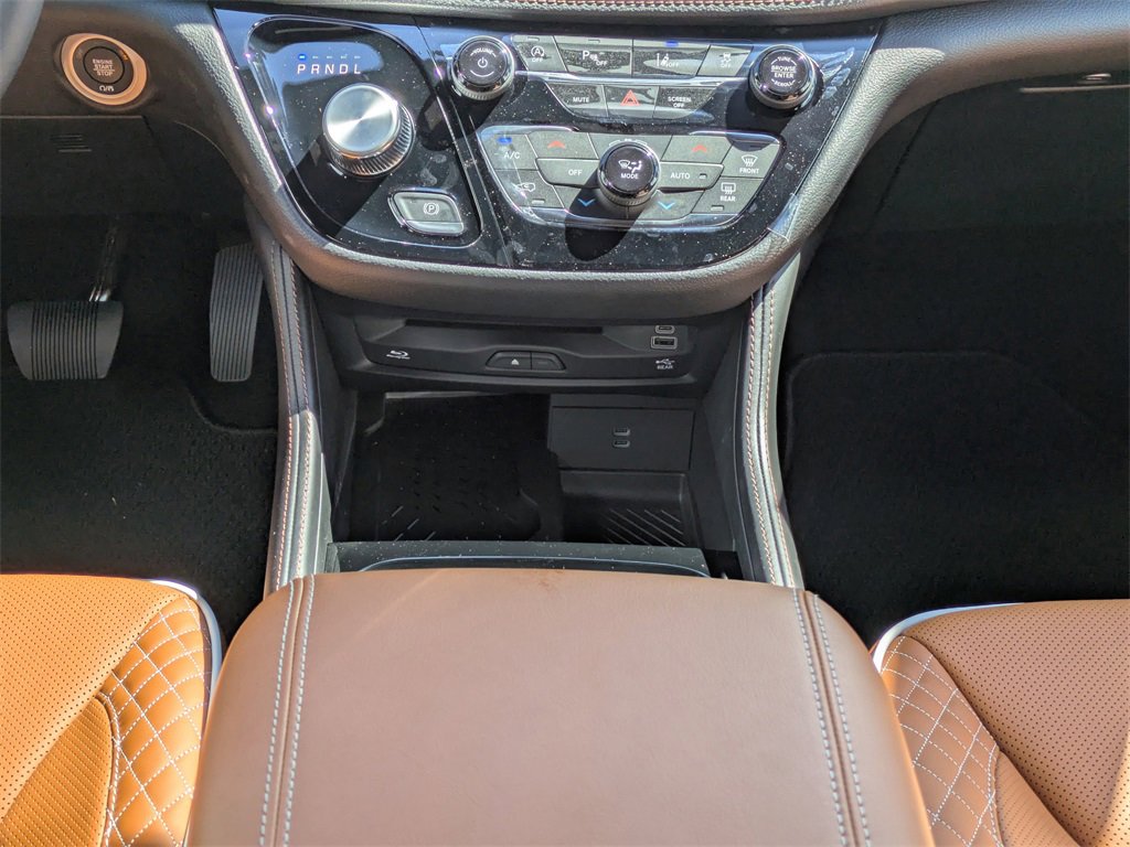 New 2026 Chrysler Pacifica Pinnacle image 24