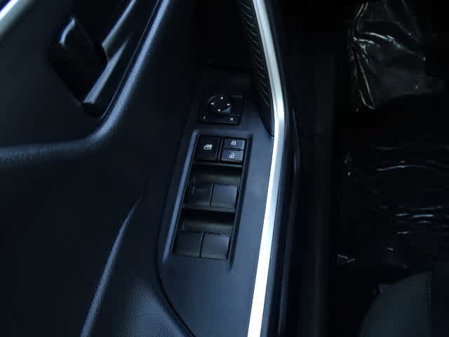 Certified 2025 Toyota RAV4 LE FWD image 36