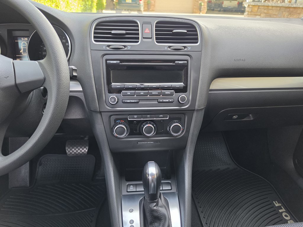 Used 2012 Volkswagen Golf 4-Door image 40