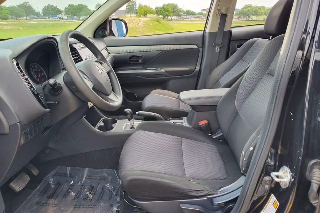 Used 2014 Mitsubishi Outlander ES FWD image 4