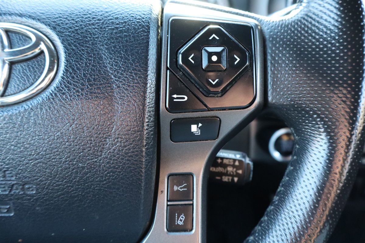 Used 2018 Toyota Tacoma TRD Off-Road AWD/4WD image 31