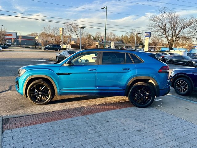 Certified 2025 Volkswagen Atlas Cross Sport SEL R-Line image 4