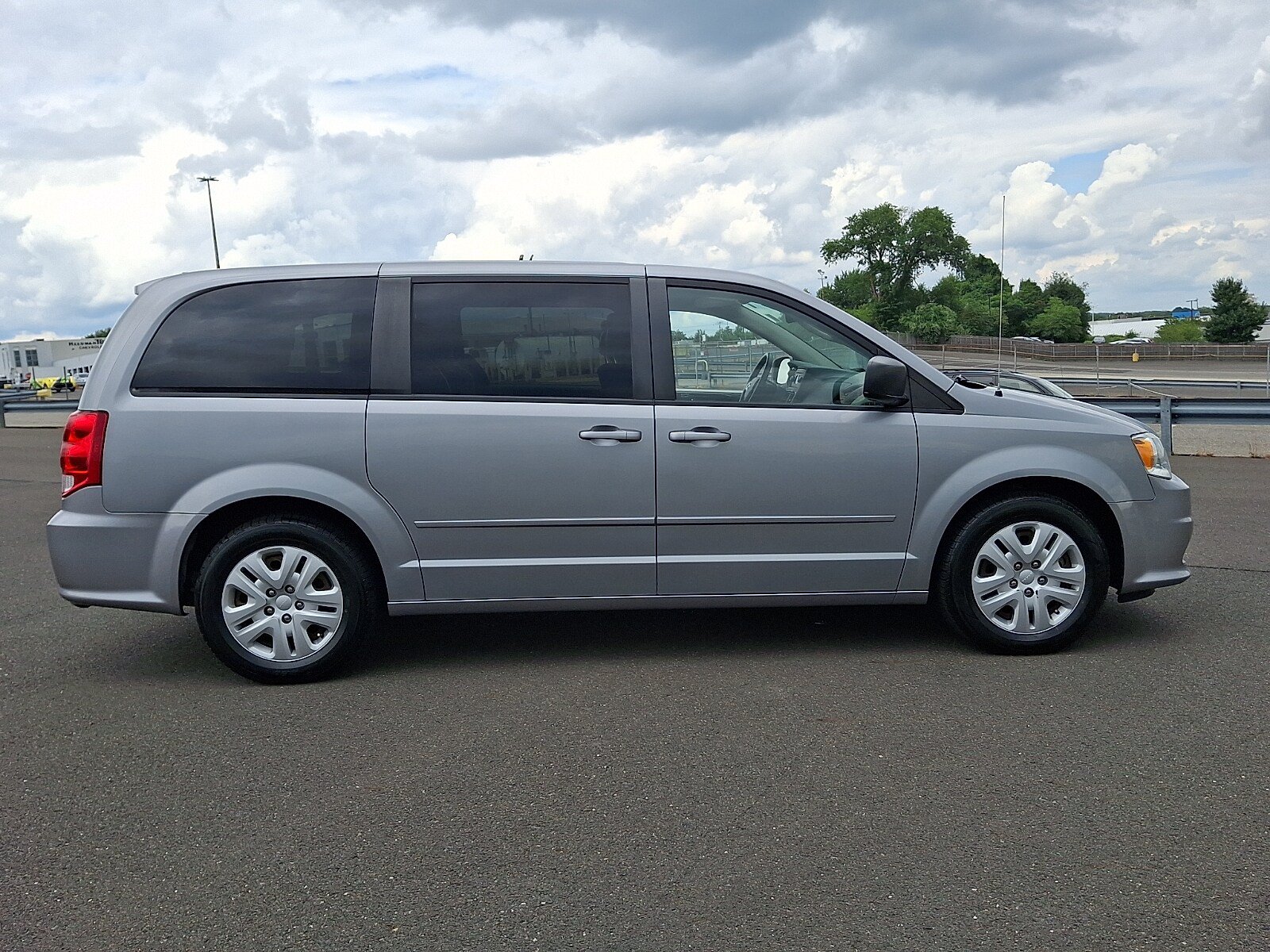 Used 2015 Dodge Grand Caravan SE w/ Quick Order Package 29E SE FWD image 7
