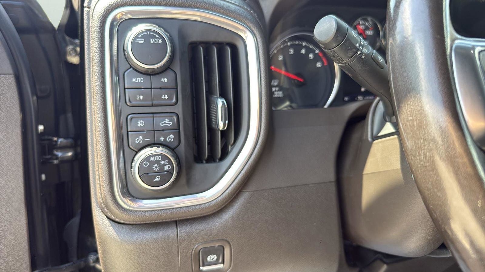 Used 2022 Chevrolet Silverado 1500 LTZ w/ Z71 Off-Road Package image 17