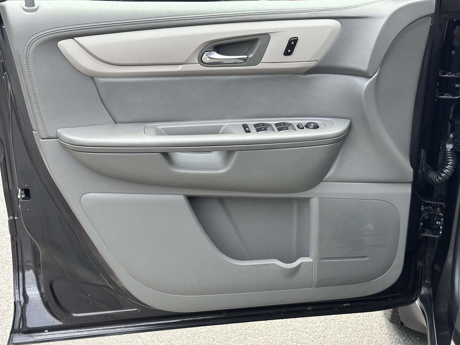 Used 2017 Chevrolet Traverse LS FWD image 21