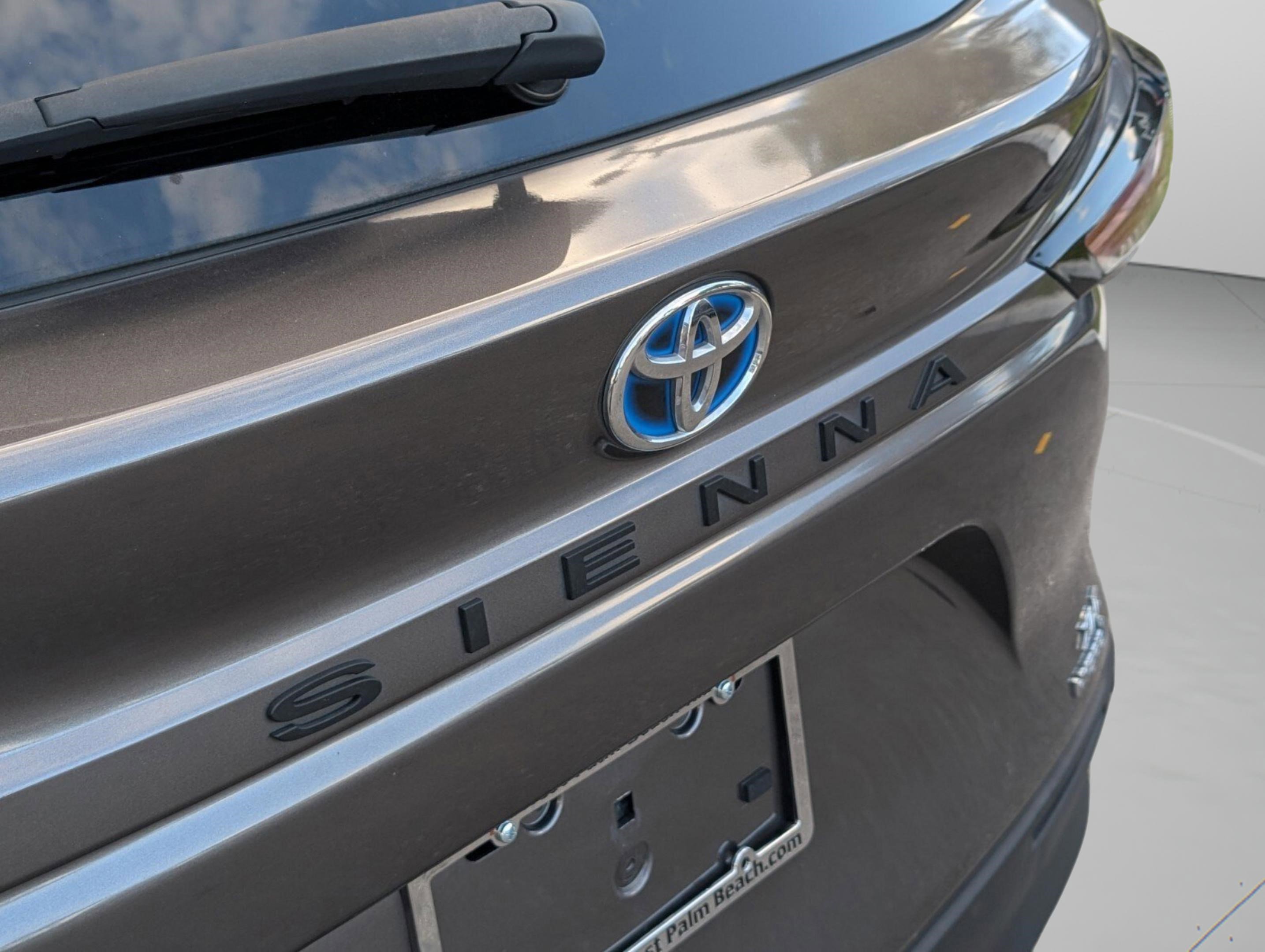 Used 2023 Toyota Sienna XLE image 23