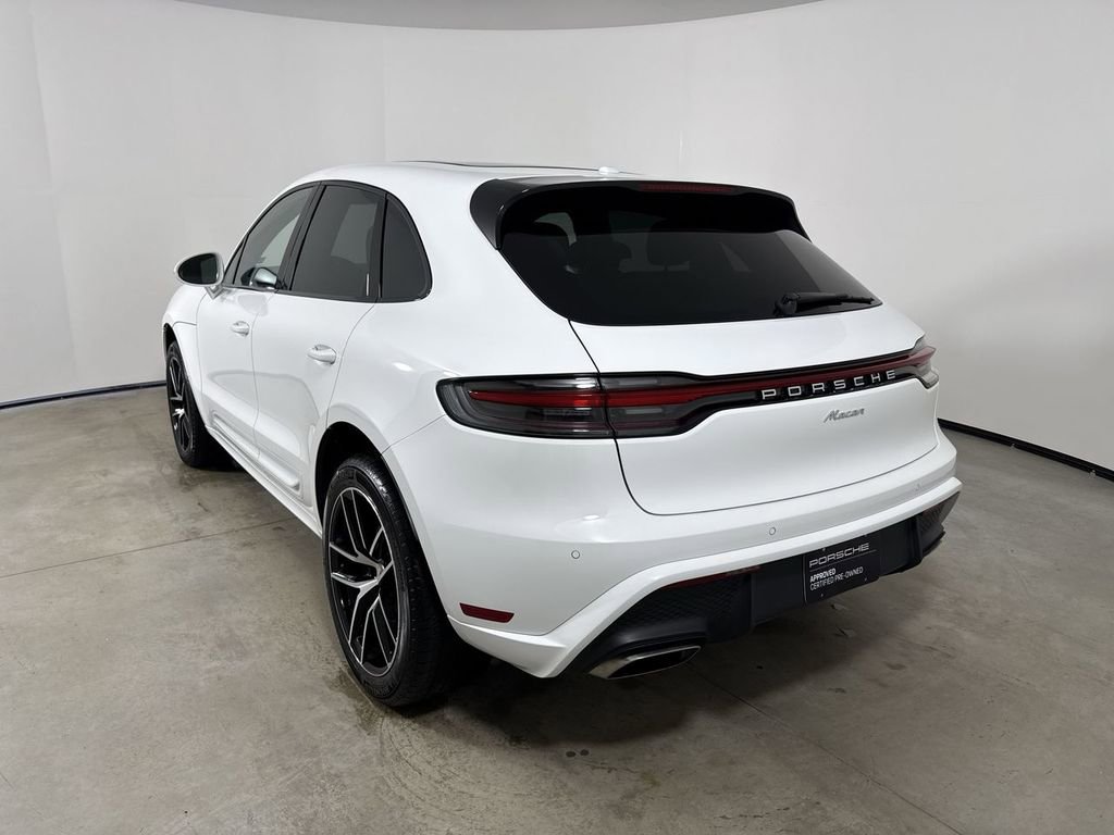 Certified 2025 Porsche Macan image 3