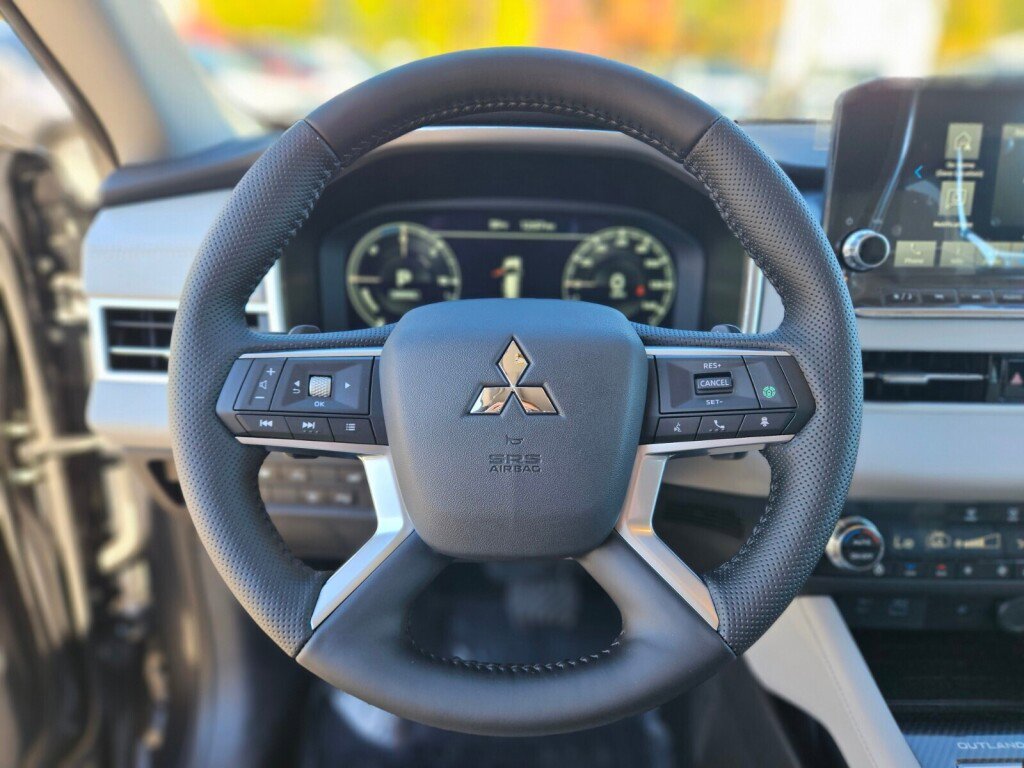 New 2025 Mitsubishi Outlander SEL image 27