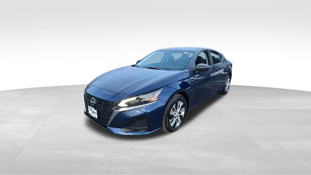 Used 2024 Nissan Altima 2.5 S image 3