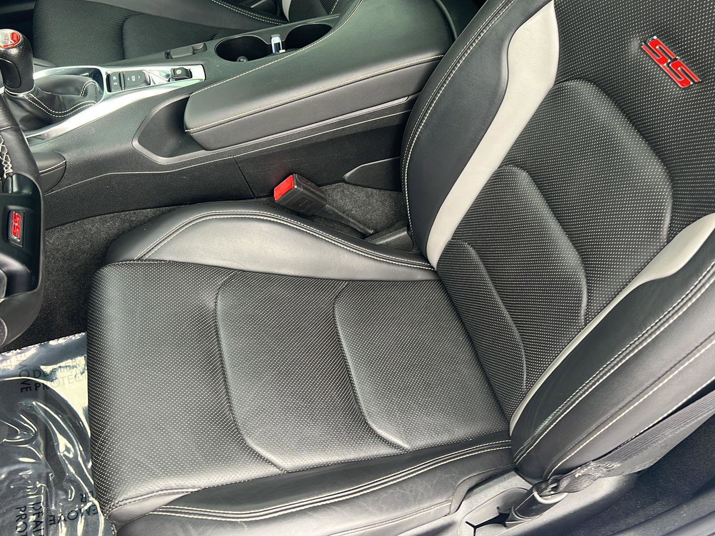 Used 2020 Chevrolet Camaro SS RWD image 27