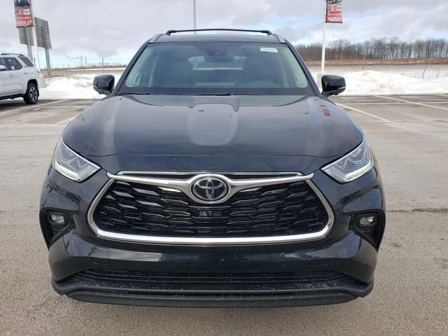 New 2026 Toyota Highlander Limited image 2