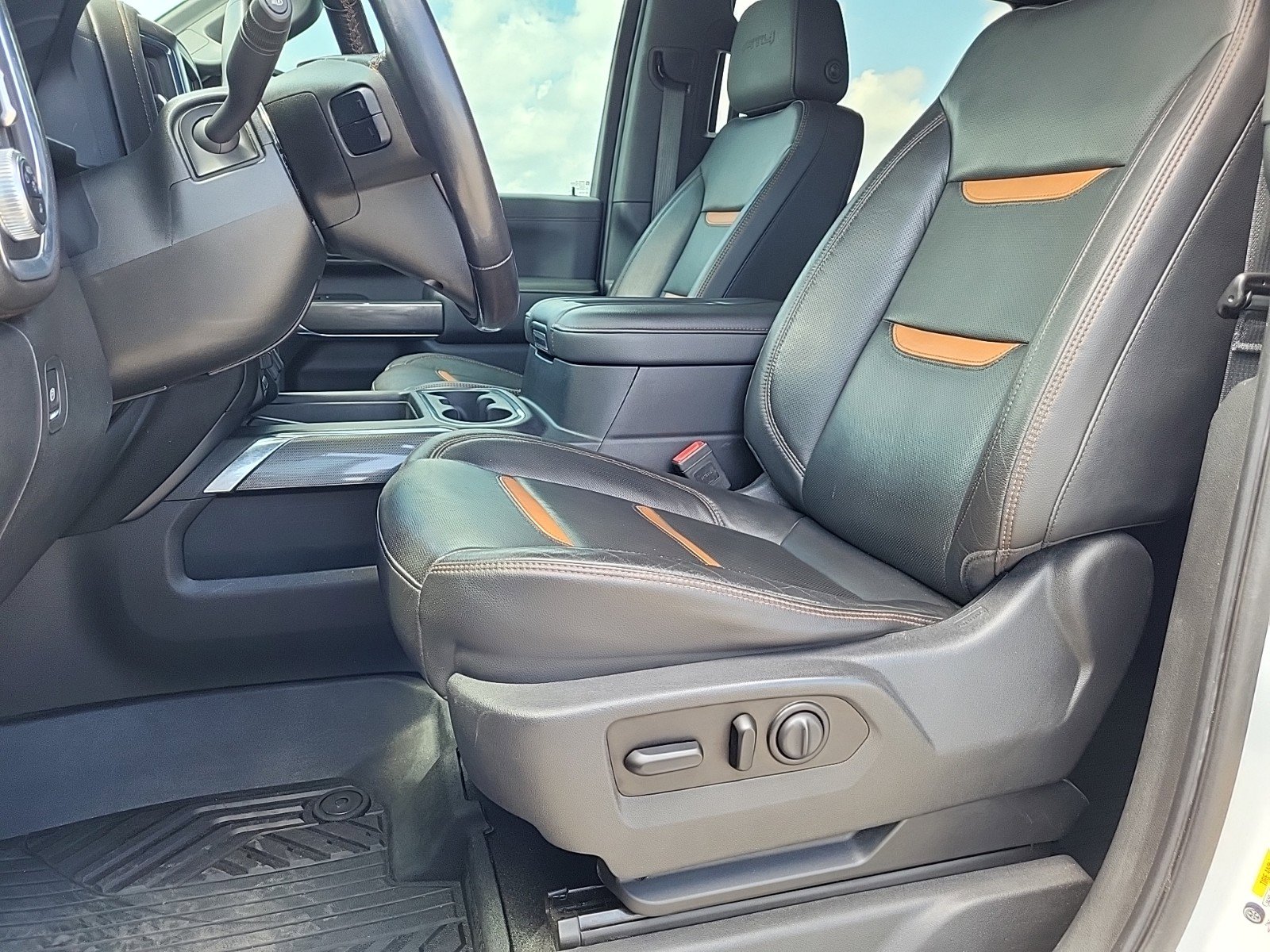 Used 2020 GMC Sierra 2500 AT4 w/ AT4 Premium Package image 14