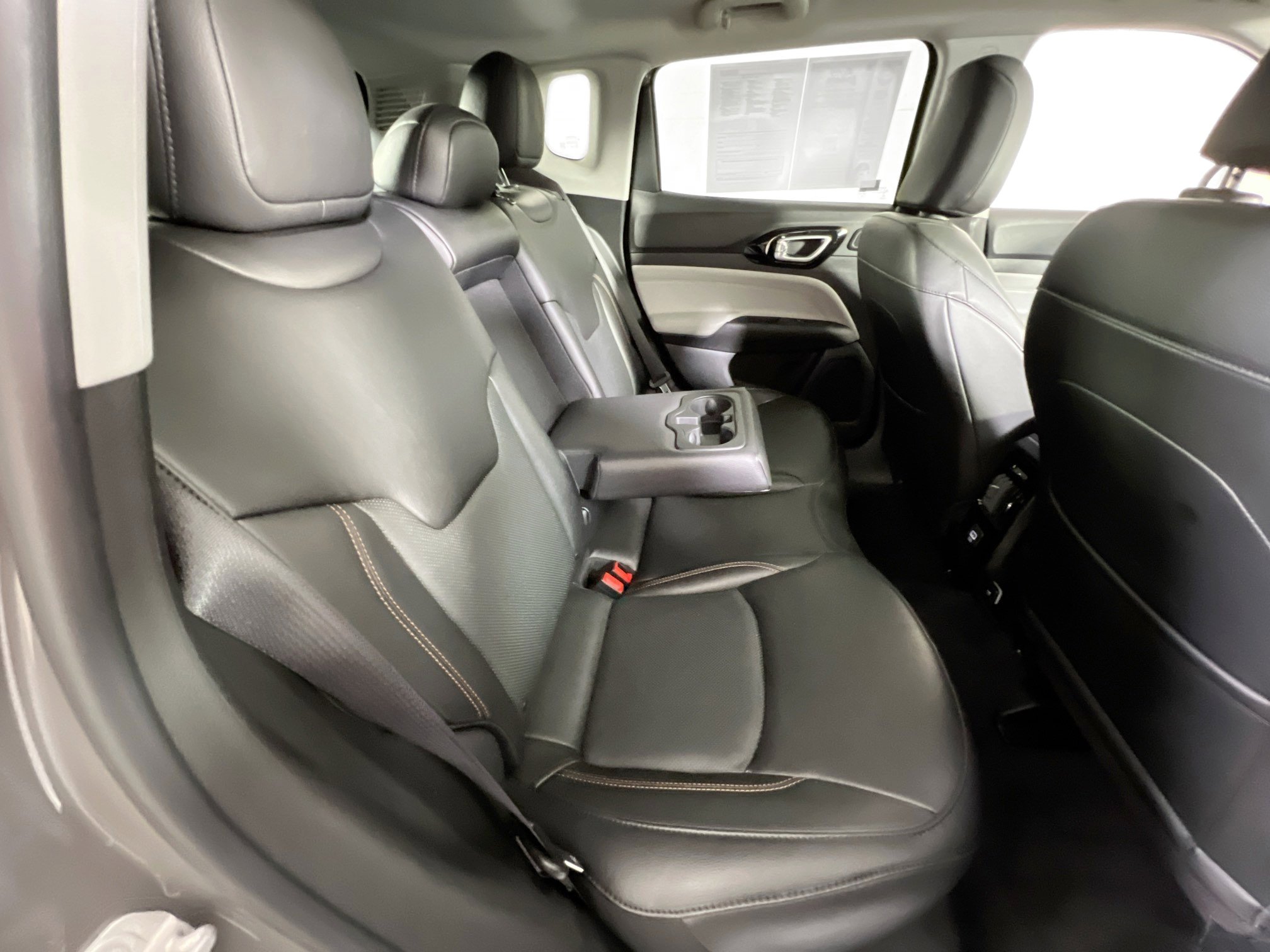 Used 2022 Jeep Compass Limited w/ Sun and Sound Group image 27