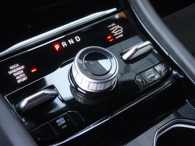 Used 2023 Jeep Grand Cherokee Trailhawk w/ Luxury Tech Group III image 31