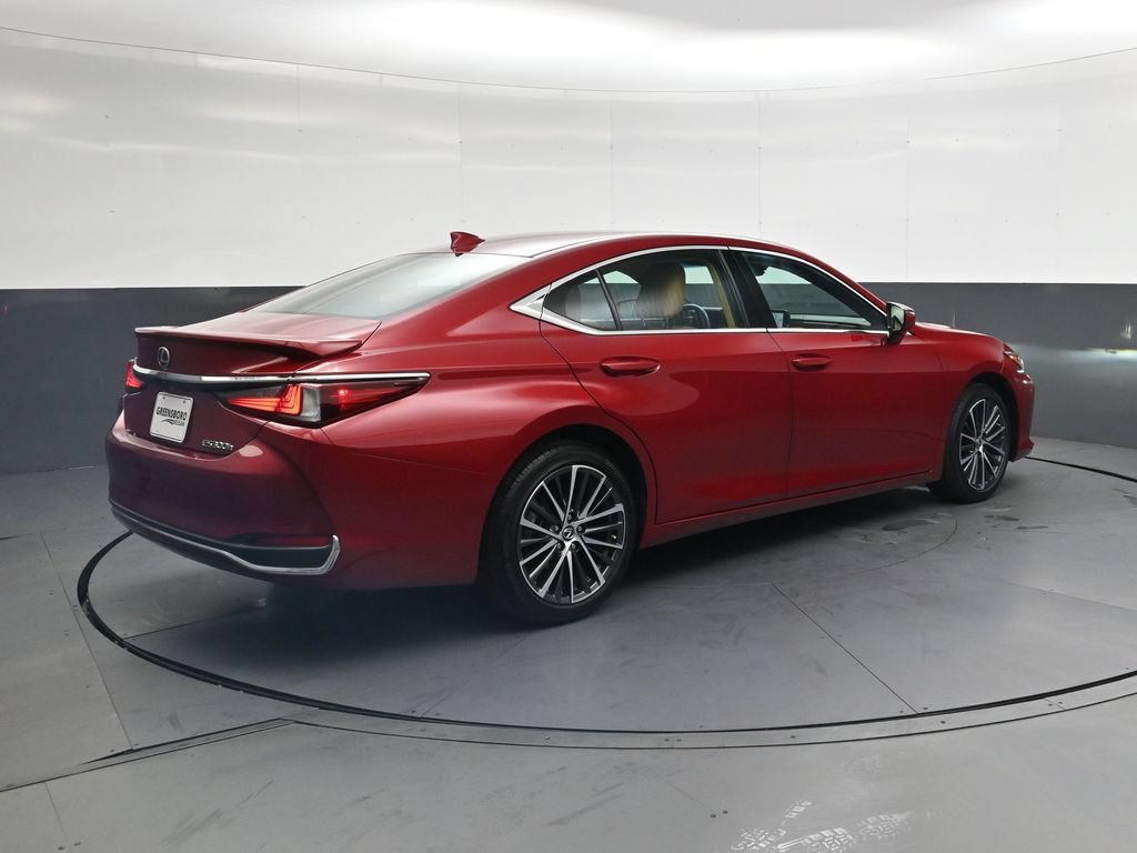 Used 2025 Lexus ES 300h w/ Premium Package FWD image 5
