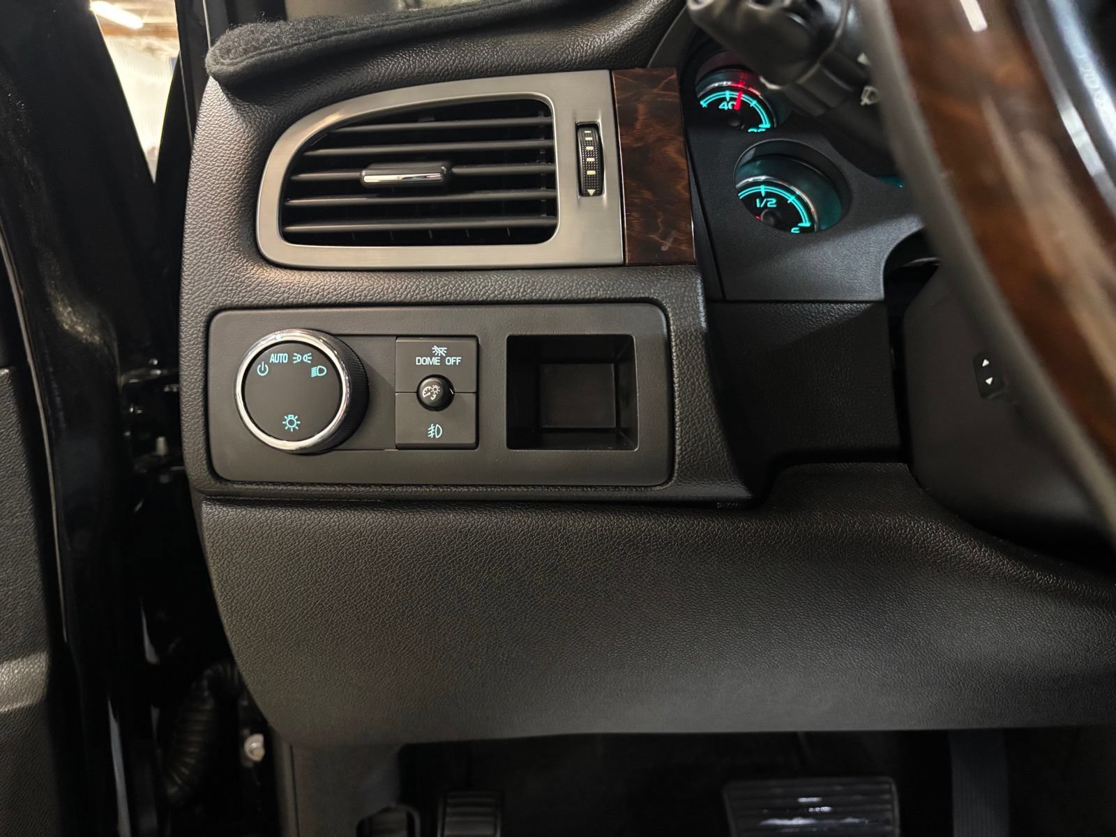 Used 2014 GMC Yukon Denali AWD/4WD image 14