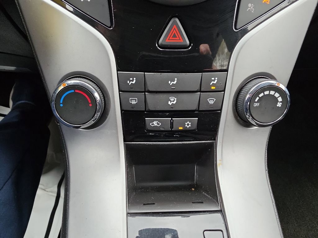 Used 2015 Chevrolet Cruze LT FWD image 13